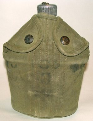 Алюминиевая армейская фляга образца 1910 года в брезентовом чехле. 