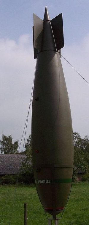 Современный макет бомбы «Tallboy».