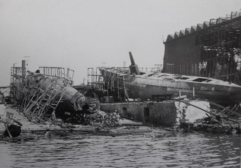 Недостроенные подводные лодки С-36 и С-37 на верфи им. Марти в Николаеве, захваченные немецкими войсками. Август 1941 г. 
