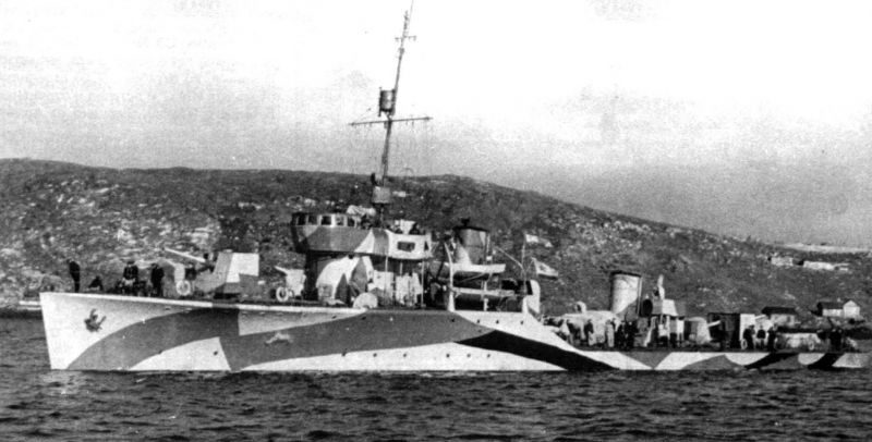 Сторожевик Северного флота «Ураган» в море. Сентябрь 1942 г. 