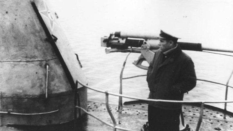 Командир подлодки Балтийского флота Щ-303 Иван Травкин. 1942 г. 