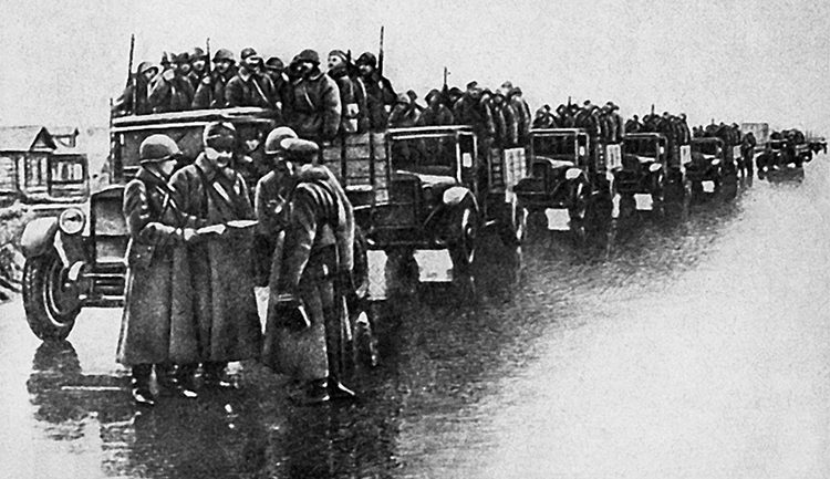 Автотранспорт на Сталинградском фронте. 1942 г.