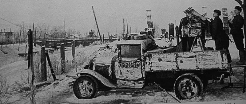 Зенитная установка 4М в кузове полуторки ГАЗ-ММ. Январь 1943 г.