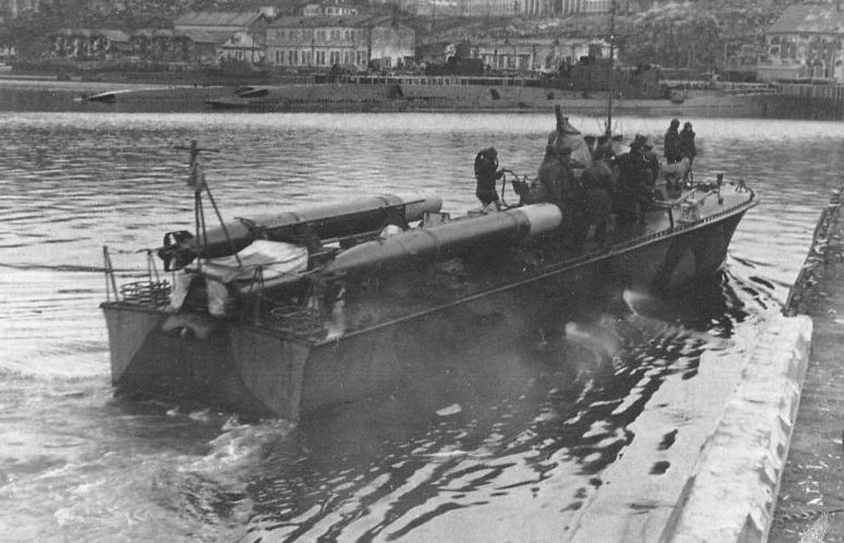 Торпедный катер ТКА-15 в порту Полярный. 1942 г. 