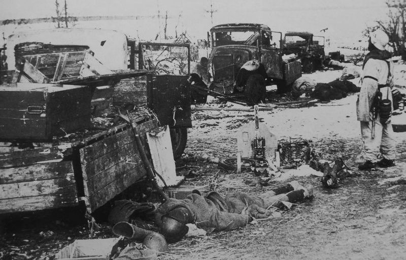 Разбитые грузовики ГАЗ-АА Красной Армии. 1943 г. 