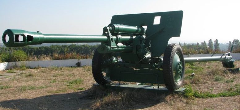 Памятник-пушка ЗиС-3.