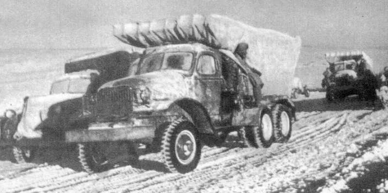 Реактивные миномёты «Катюша» на шасси двухосного Chevrolet G7107. 1943 г.