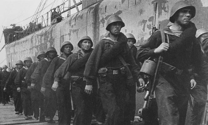 Морские пехотинцы в Севастополе. 1942 г.