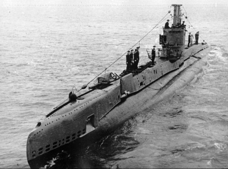 Подлодка В-1 на церемонии передачи Северному флоту. Май 1944 г. 