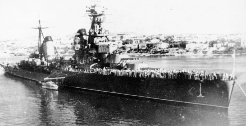 Легкий крейсер «Ворошилов» в Севастопольской бухте. Май 1945 г. 