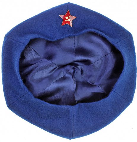 Шестиклинный берет женщин - военнослужащих РККА образца 1943 года.