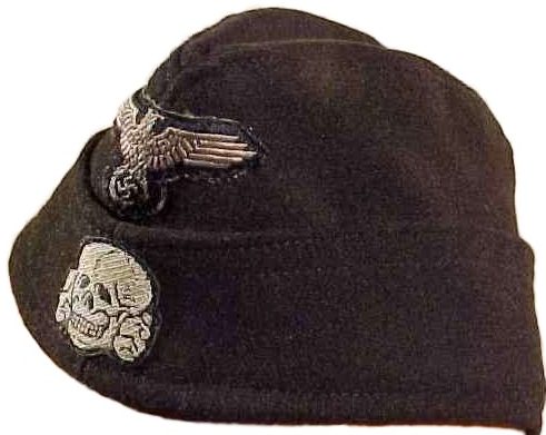 Черная суконная пилотка рядового состава СС образца 1940 года с обшивкой.