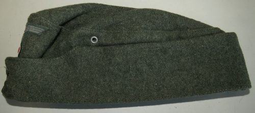 Пилотки нижних чинов Вермахта образца 1942 года с обшивкой.