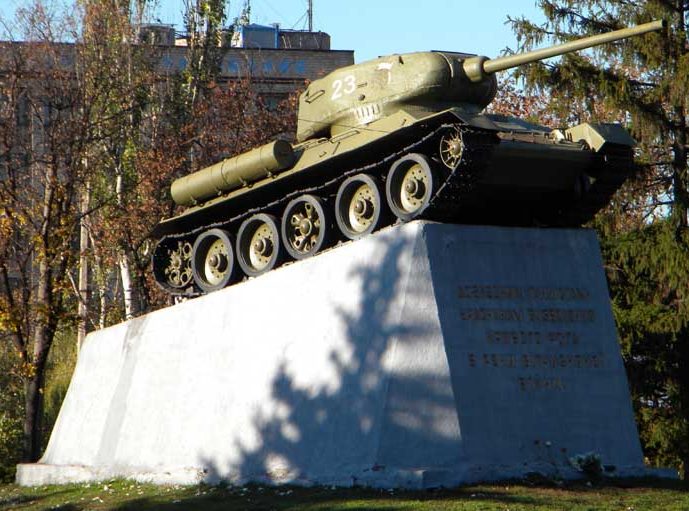 г. Кривой Рог. Памятник-танк Т-34-85. 