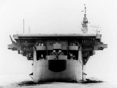 Авианосец «Independence» у военно-морской верфи Маре-Айленд. Июль 1943 г. 