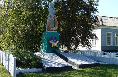 с. Холодиевка Пятихатского р-на. Памятник, установленный на братской могиле, в которой похоронено 59 советских воинов, погибших в боях за село и памятный знак погибшим односельчанам. 