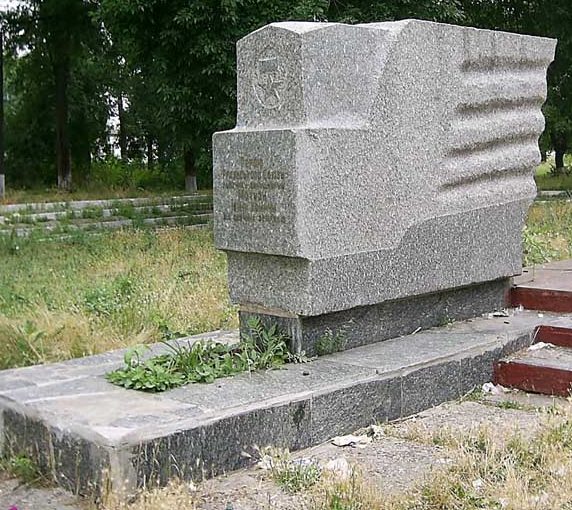 Памятный знак Герою Советского Союза Мотузу И.Х.