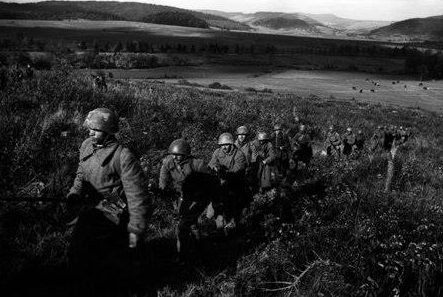 Советские войска в Карпатах.