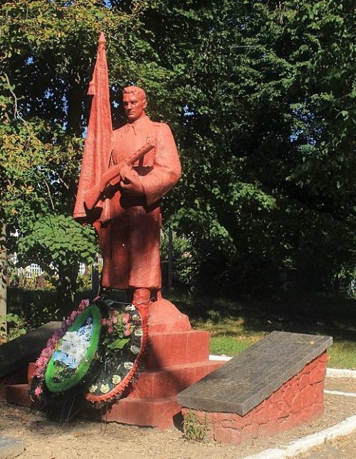 с. Вязивок Городищенского р-на. Памятник, установленный на братской могиле советских воинов.