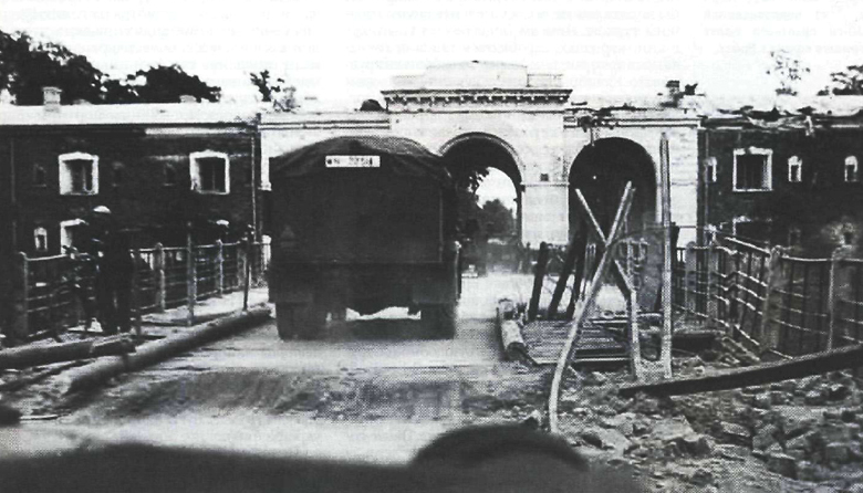 Немецкие войска в захваченной крепости. 16 сентября 1941 г.