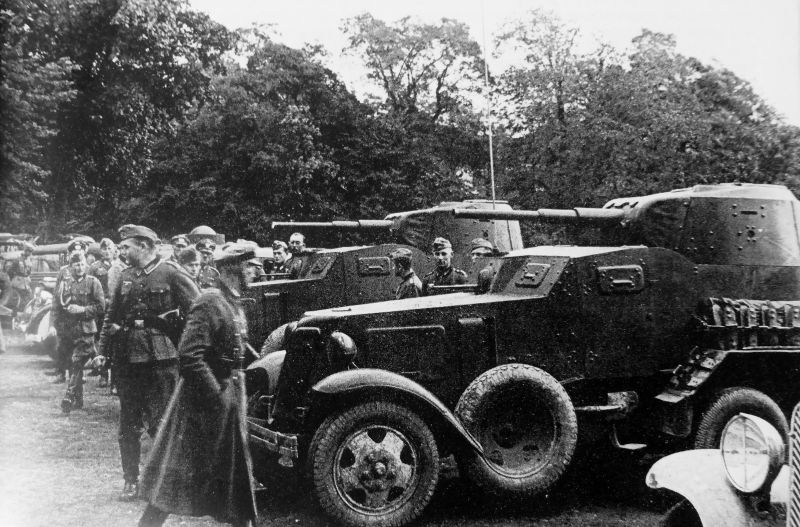 Встреча немецких и советских солдат в Люблине. 22 сентября 1939 г.