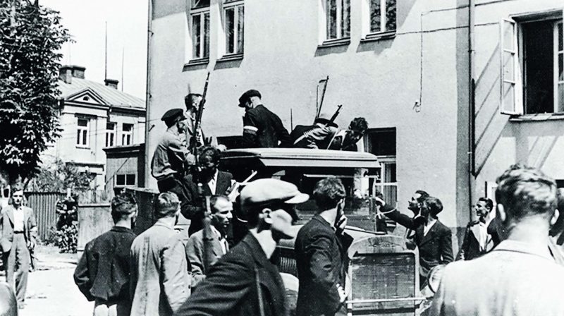 Повстанцы на улицах Каунаса. 23 июня 1941 г.