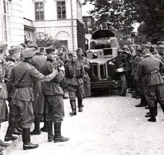 Встреча немецких и советских солдат в Люблине. 22 сентября 1939 г.