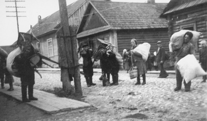Евреев переселяют в Ковенское гетто. 1941 г.