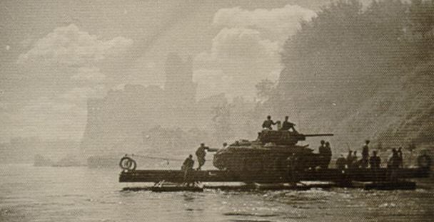 Форсирование реки Нарва советскими войсками. Июль 1944 г. 