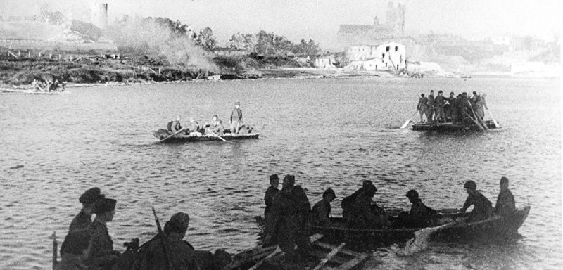 Форсирование реки Нарва советскими войсками. Июль 1944 г.