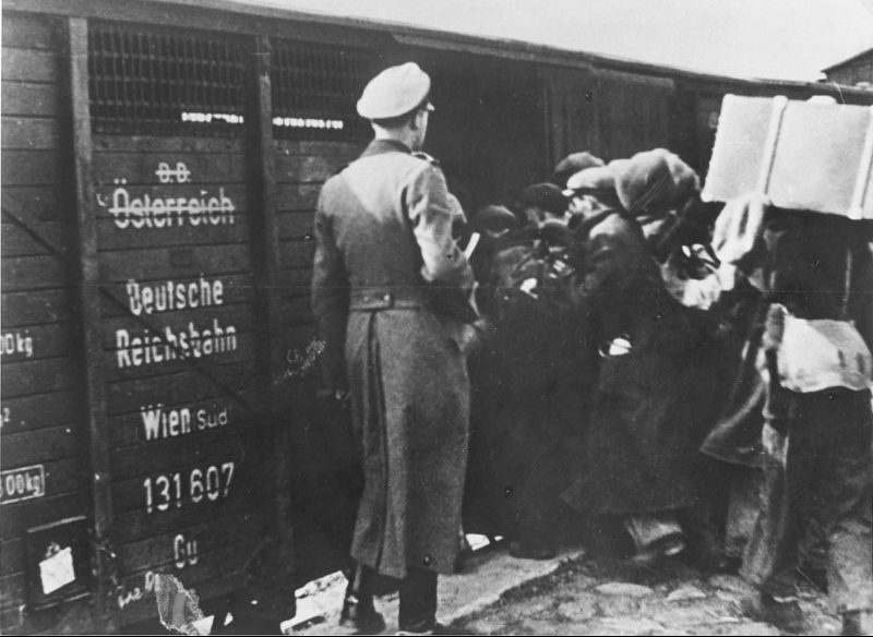 Отправка евреев в концлагерь Белжец. Декабрь 1940 г.