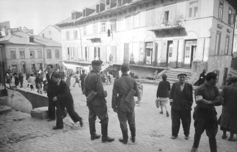 Город в оккупации. Май 1941 г. 