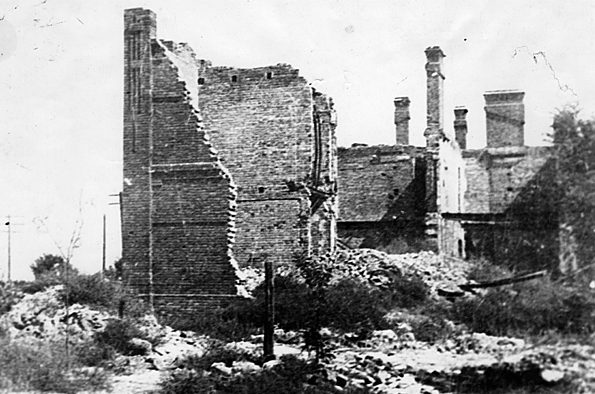 Разрушения в городе. 1944 г. 