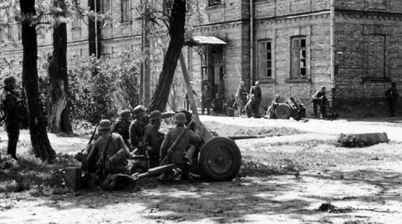 Немецкие войска в бою за Брестскую крепость. 1941 г.