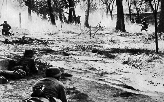 Немецкие войска в бою за Брестскую крепость. 1941 г. 