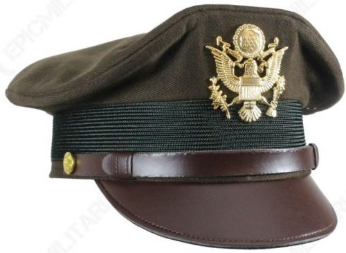 Фуражки офицеров армии.