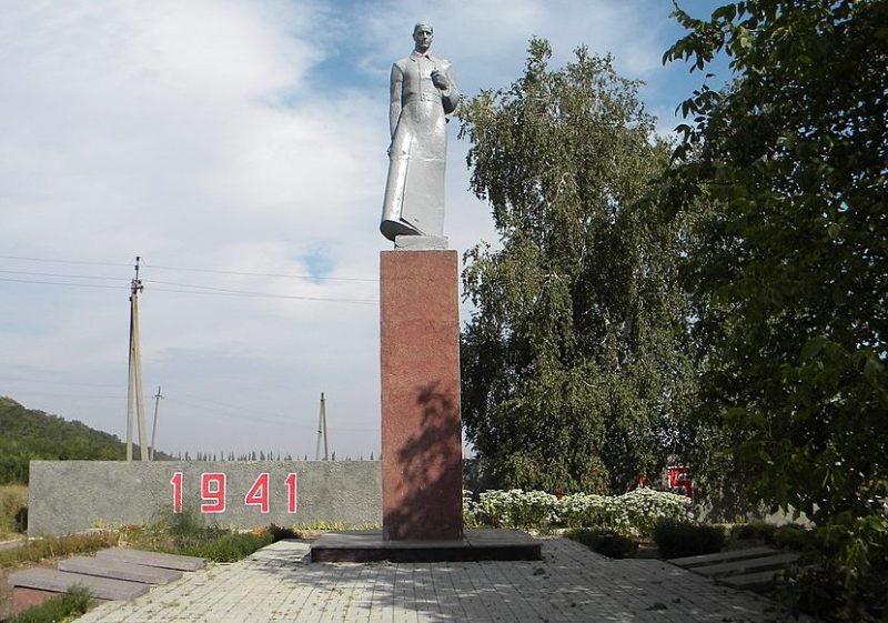 Мемориал советским воинам.