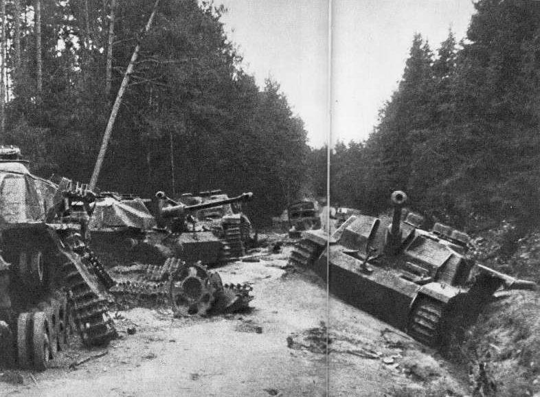 Разбитая немецкая техника в «котле». Май 1945 г.