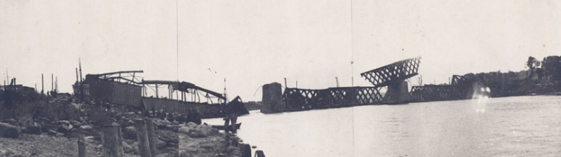 Разрушенный мост. 1944 г.