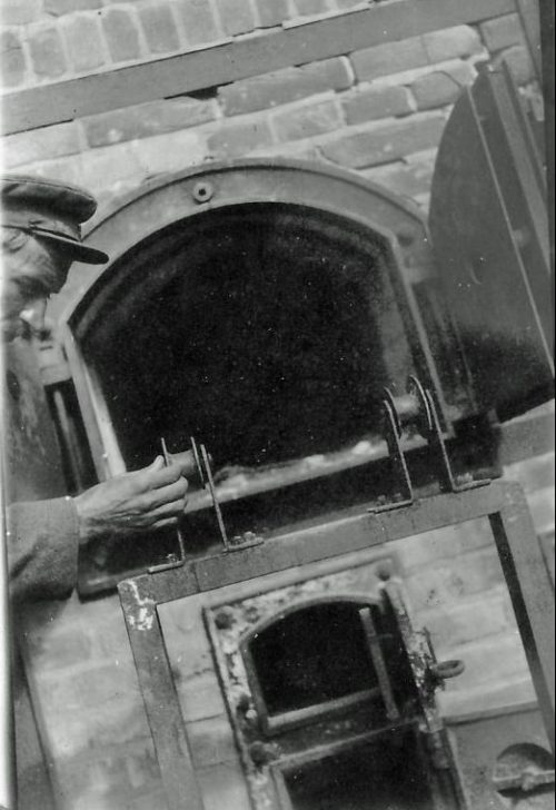 Сгоревший крематорий Майданека. Июль 1944 г.