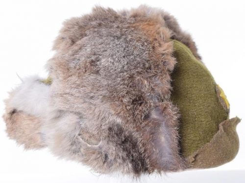 Зимняя шапка из меха кролика.