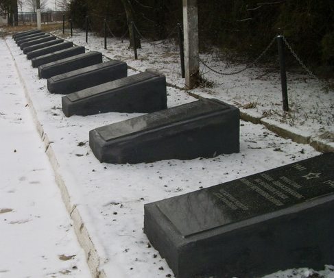  с. Бабайковка Царичанского р-на. Братские могилы советских воинов.