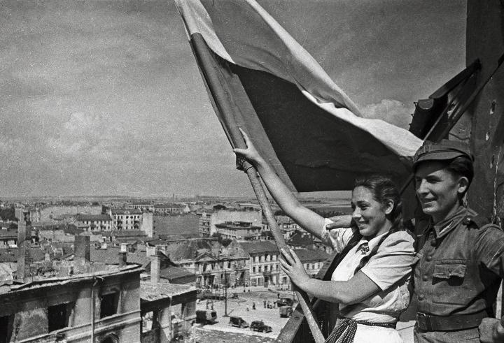 Польский флаг над Люблином. Июль 1944 г.