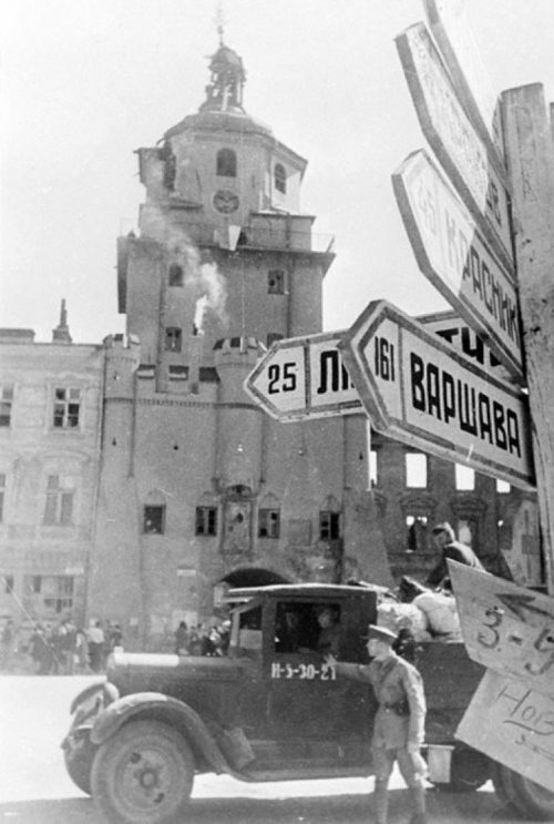 Улицы освобожденного города. Июль 1944 г.