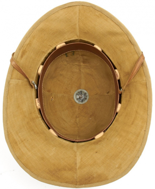 Тропический пробковый шлем образца 1928 года.
