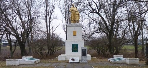  с. Малая Калиновка Солонянского р-на. Памятник, установленный на братской могиле воинов, погибших в боях за село. 