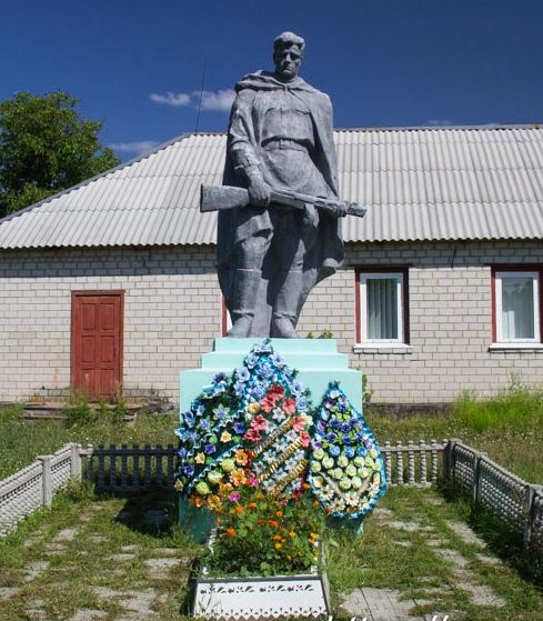 с. Будки Смелянского р-на. Памятник, установленный на братской могиле, в которой похоронено 3 советских воина, в т.ч. 1 неизвестный, погибших в бою за село. 