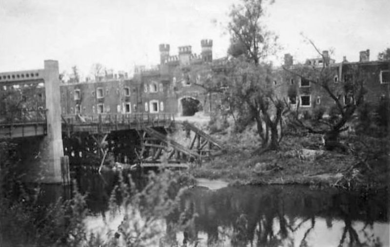 Руины Брестской крепости после освобождения. Июль 1944 г.