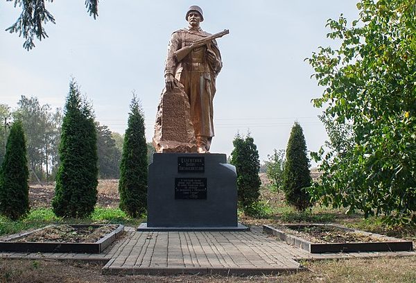 с. Сорокотяга Жашковского р-на. Памятник, установленный на братской могиле советских воинов.