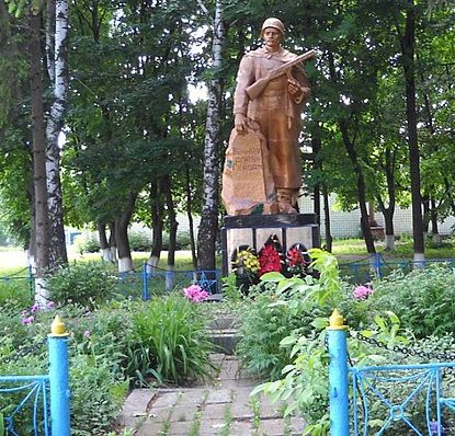 с. Богачовка Звенигородского р-на. Памятник, установленный на братской могиле советских воинов. 